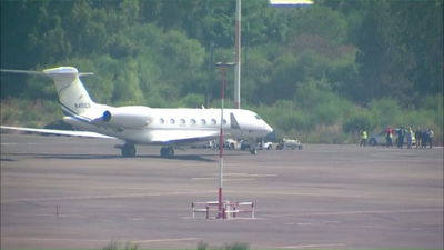 לקראת הלוויה: ביל קלינטון נחת בישראל • צפו