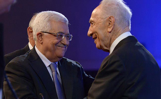 אבו מאזן עם פרס