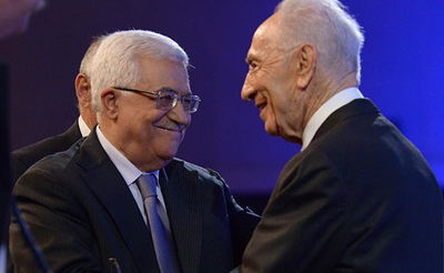 אבו מאזן עם פרס