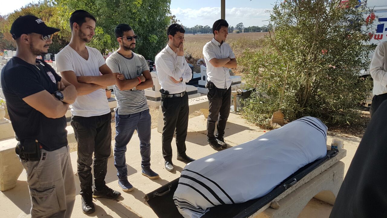 אחרי 4 שנים בבית קברות נוצרי: המת היהודי זוהה והובא לקבורה כהלכה