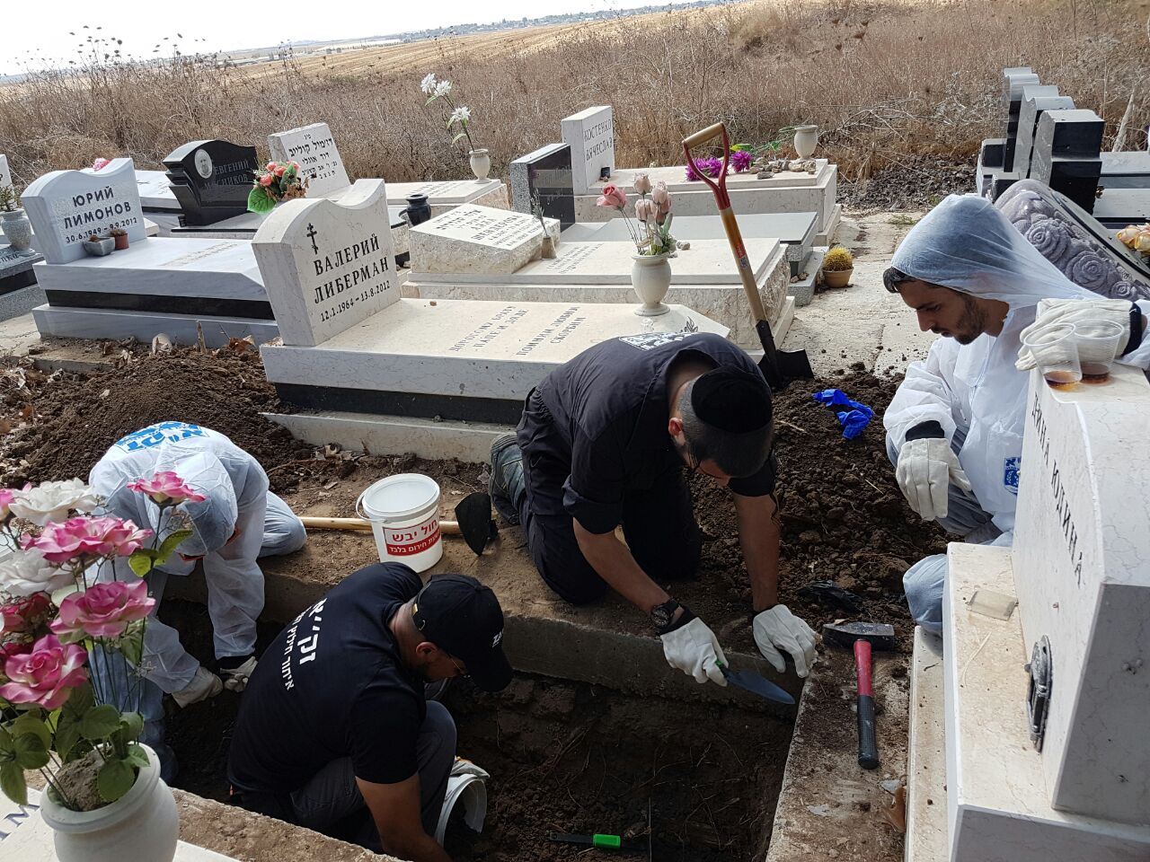 אחרי 4 שנים בבית קברות נוצרי: המת היהודי זוהה והובא לקבורה כהלכה