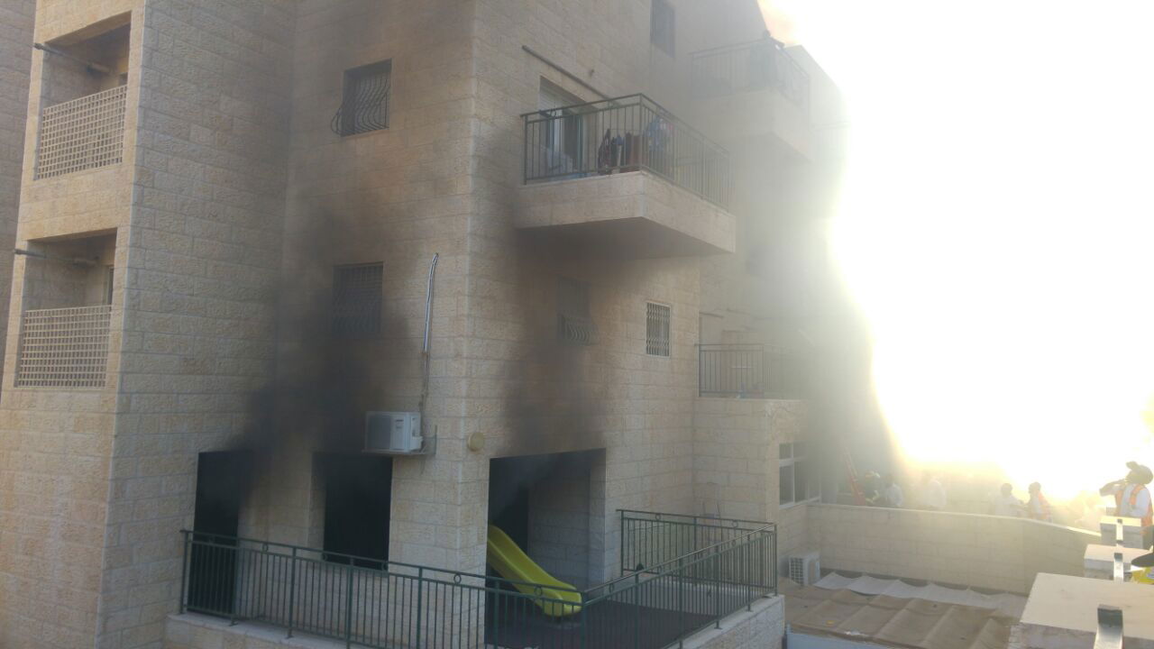 שמונה פצועים בבנין מגורים שעלה באש בביתר עילית