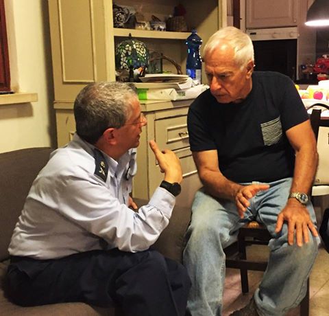 מפקד חיל האוויר ניחם את משפחת הטייס שנהרג