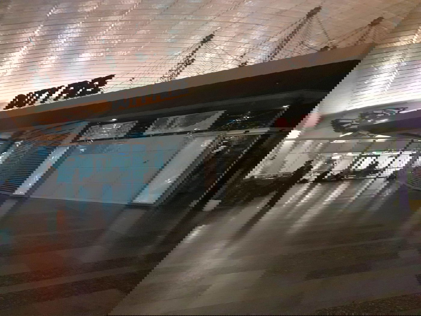 הטרמינל שומם מעסקים