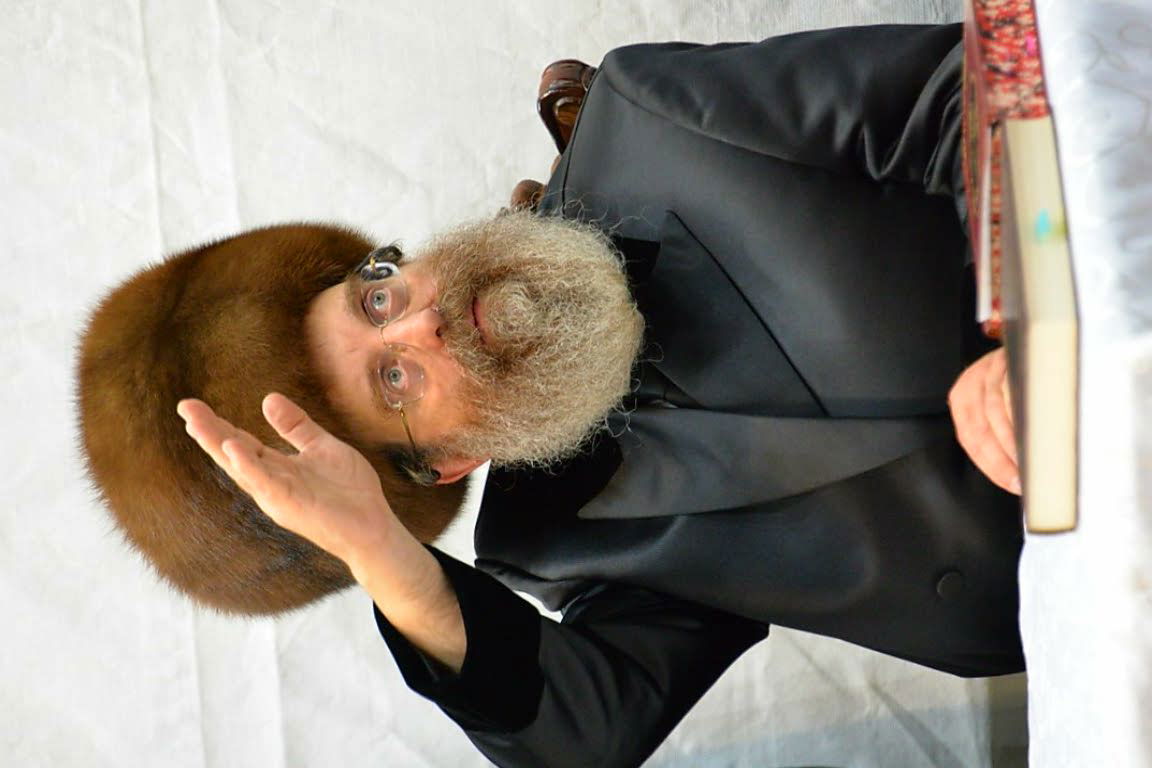 סאדיגורה השליכה את העוונות לבריכה. תיעוד