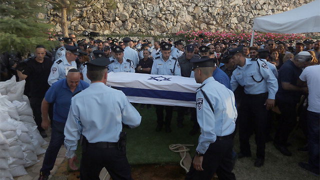 חצי שנה אחרי החתונה - הלוויה: "בורא עולם, תעיר אותנו!"