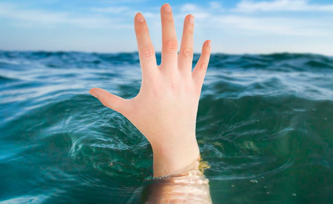 הנער קפץ אל מותו באגם הנעלם. אילוסטרציה