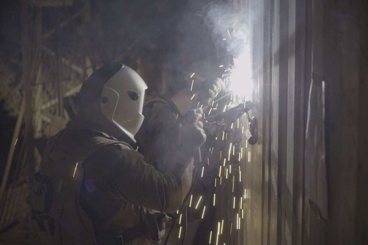 כוחות הביטחון מיפו את בית המחבל להריסה