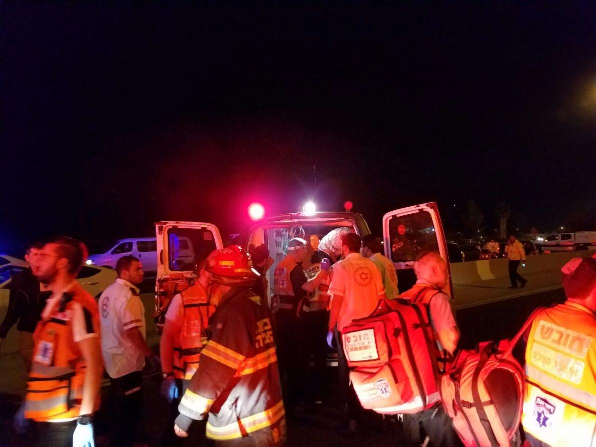 תאונה קטלנית בכביש 1: צעיר חרדי נהרג, חמישה נפצעו