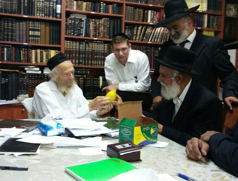 הגר"ש מחפוד התברך אצל הגר"י אדלשטיין. צפו