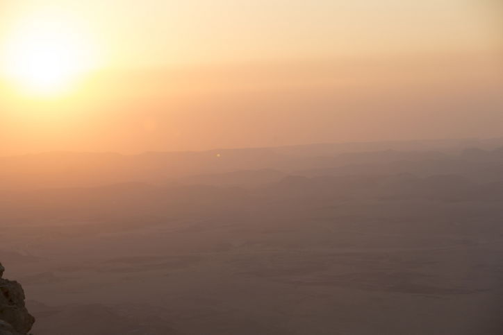 מרהיב: מכתש רמון דרך עדשת המצלמה