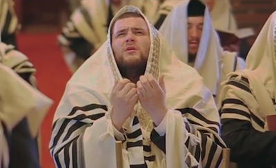 צפו: שמואלי אונגר מתכונן ליום הכיפורים