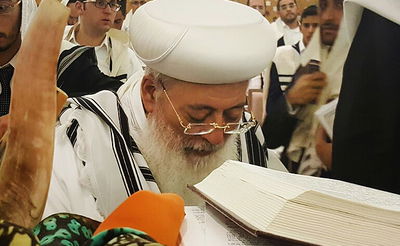 צפו: הראשל"צ הגר"ש עמאר בתפילת נעילה