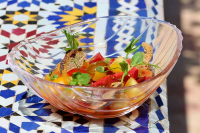 סלט עגבניות שרי מתובל עם גספצ'ו שיכור