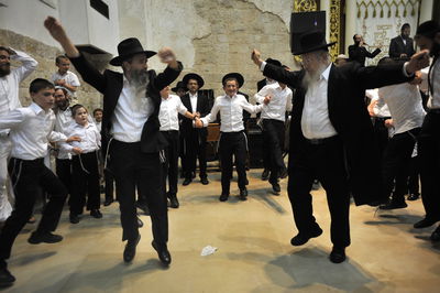 שמחת בית שואבה, אילוסטרציה