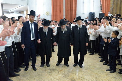 ראשי ישיבת סלבודקא בריקוד משותף