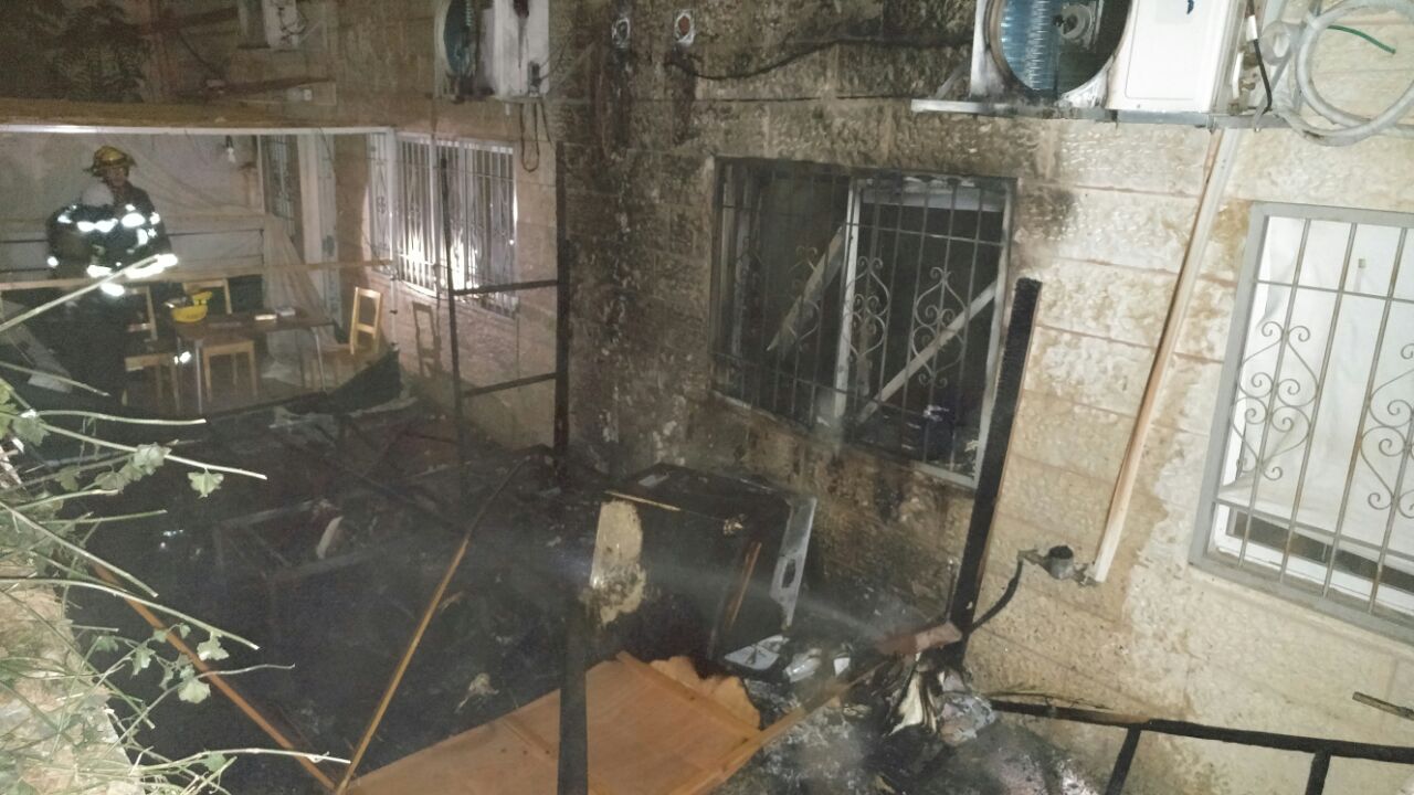 הלהבות כילו את הסוכה, הדיירים לא נפגעו