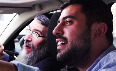 ישי ריבו ואברהם פריד לא מצליחים להתאפק; צפו