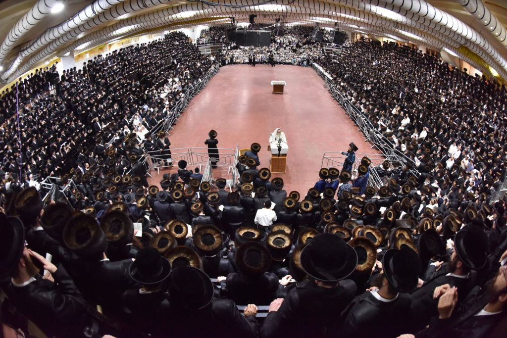 הקפות וזריקת תפוחים | תיעוד מחצר צאנז