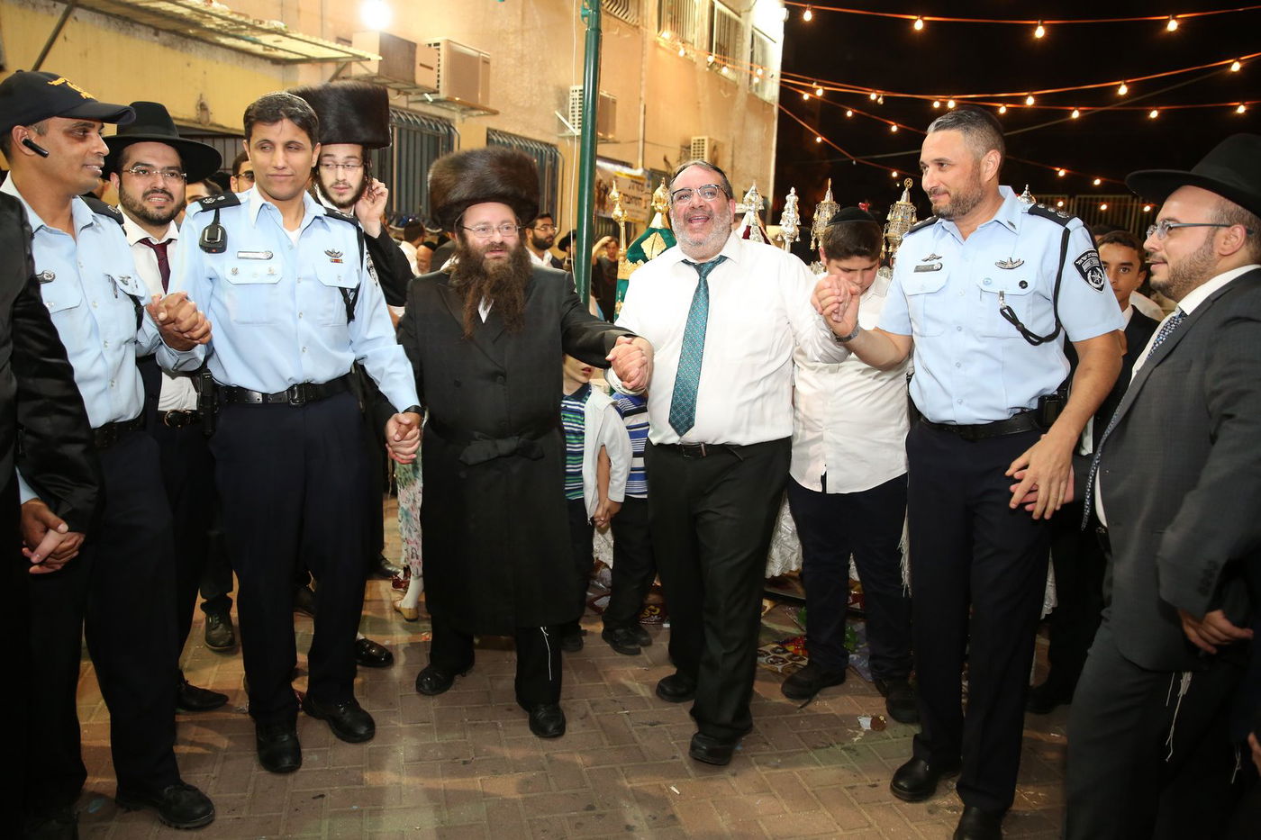 "חי בשבילכם": כשיגאל גואטה התחיל לשיר. צפו