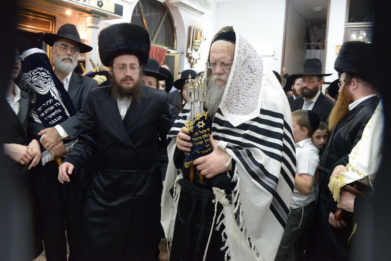 הקפות וניגון מרטיט | תיעוד ממודז'יץ