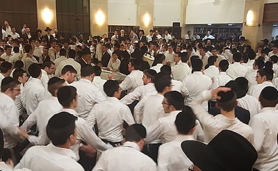 תלמידי "אור ישראל" פיזזו לצלילי הפיוט "אשורר שירה" • צפו