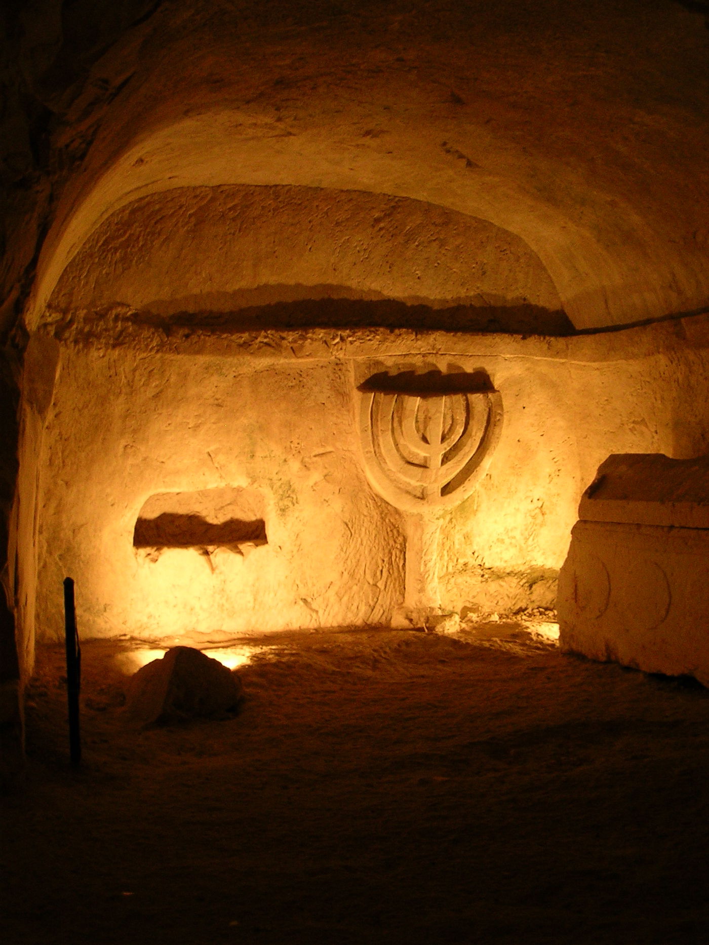 מערות מנורה בגן הלאומי בית שערים