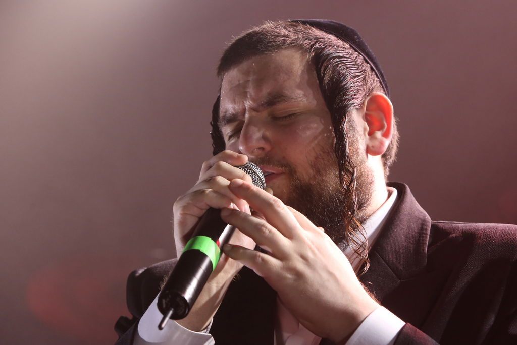 מאות בחורי ישיבה שרו עם 'המנגנים' בבית שמש • צפו