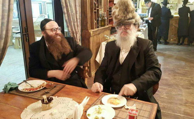 חנוך זייברט, ראש עיריית בני ברק, בז'יטומיר. בשבוע האחרון