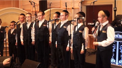 צפו • מקהלת הילדים "שיר ושבח" - מחרוזת דבקות