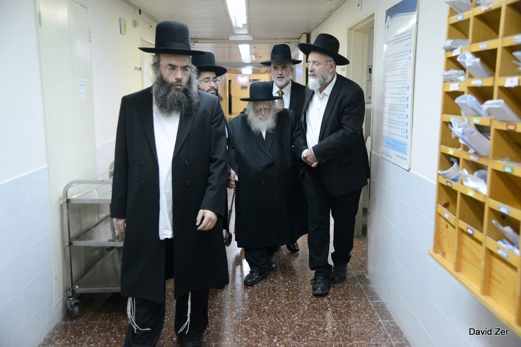 שר התורה ביקר את פצועי הסוכות מבני ברק