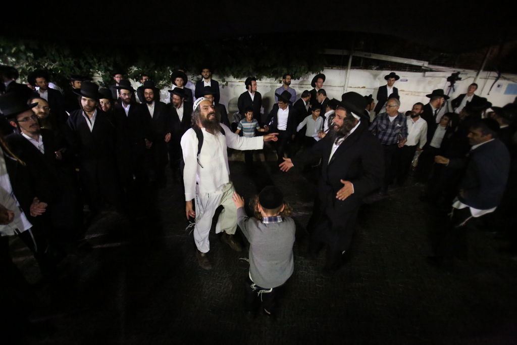 אלפים בהילולת שמעון הצדיק בשייח ג'ראח • צפו