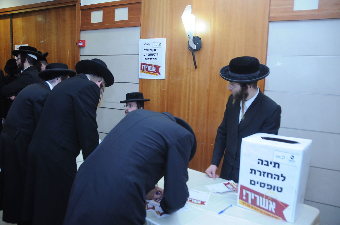 'העדה' גייסה מתנדבים ללשכות הגיוס. צפו