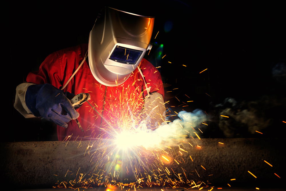 תאונת עבודה לקבלן רתך שלא עבר הדרכה. אילוסטרציה