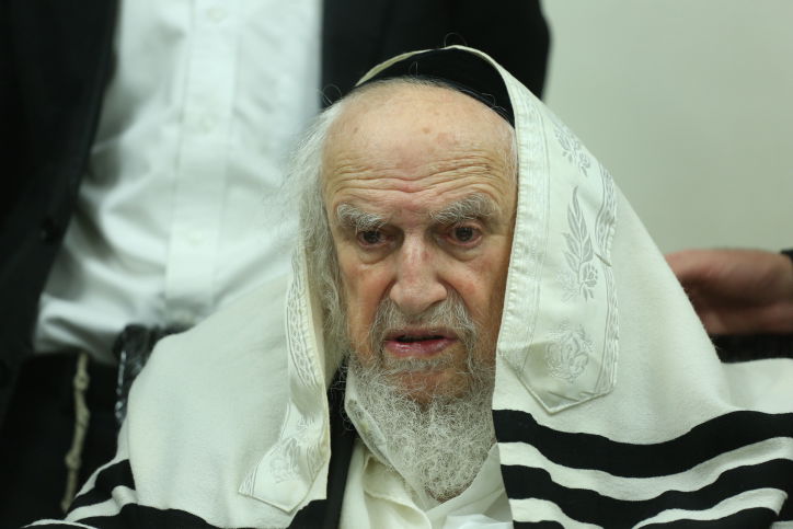 תיעוד מיוחד: שחרית בבית הגר"ש אוירבך