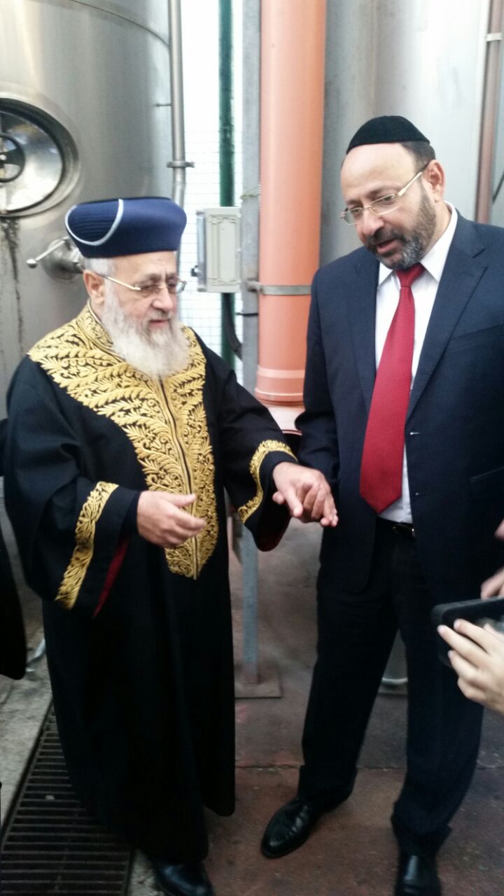 תמונות: הגר"י יוסף ביקר במפעל בכשרות 'בית יוסף'