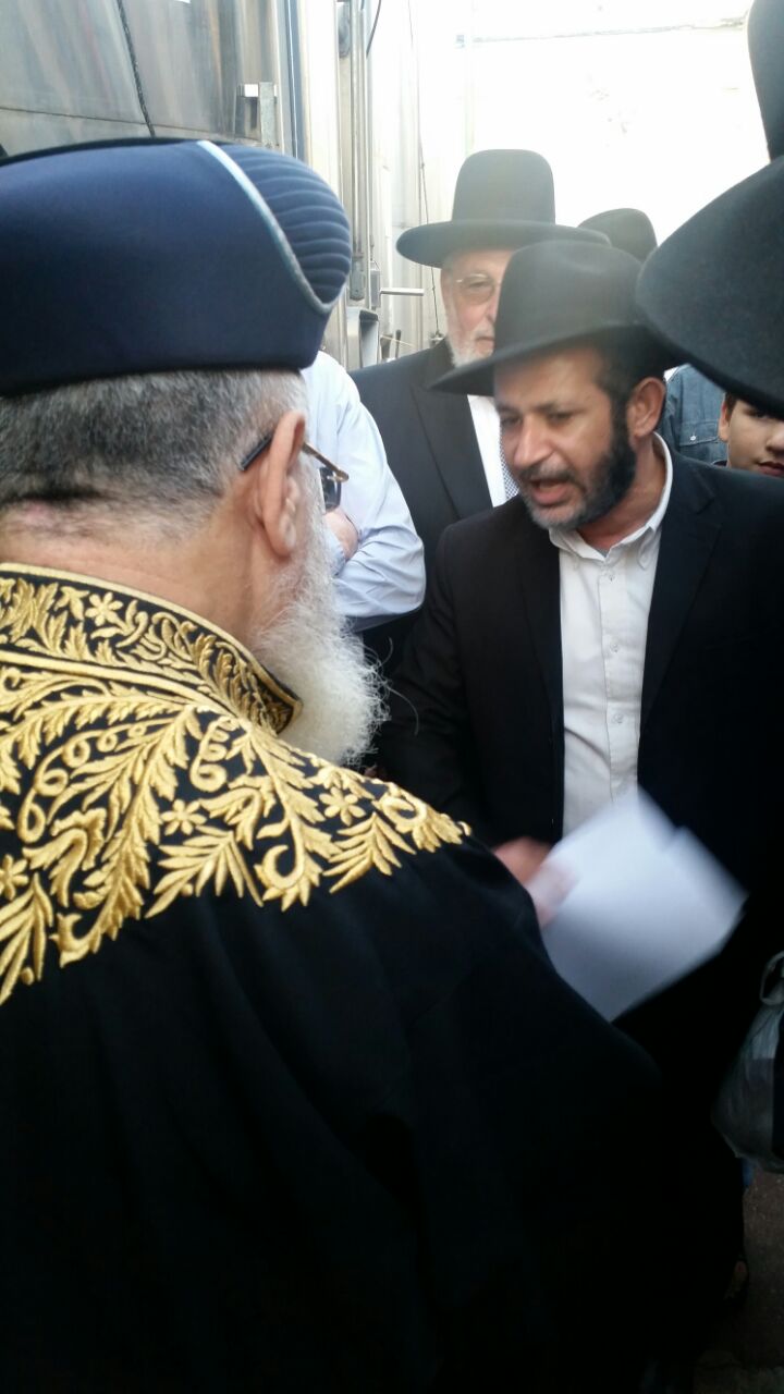 תמונות: הגר"י יוסף ביקר במפעל בכשרות 'בית יוסף'