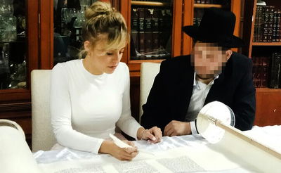 כוכבת הריאליטי וספר התורה של ישיבת "בית מאיר"