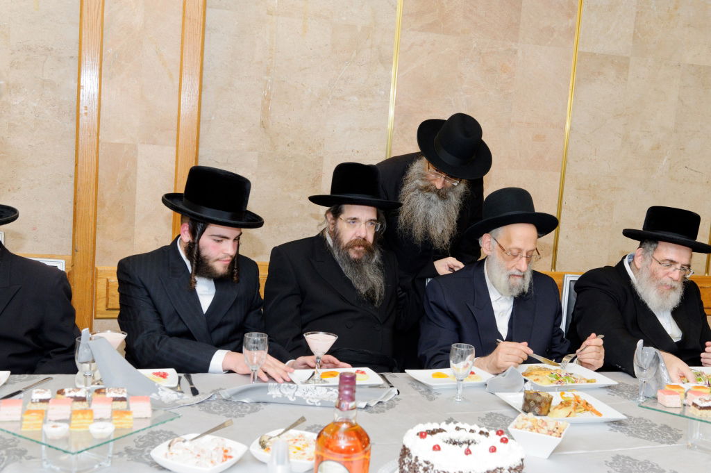 גלרית ענק: שמחת האירוסין של בן הרב מרדכי בריסק