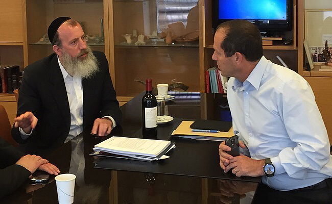 ראש העיר ניר ברקת וסגנו יוסי דייטש