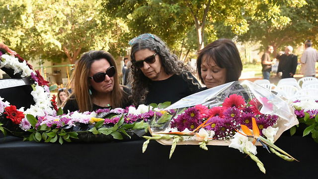 מצדה זאבי סופדת לאמה