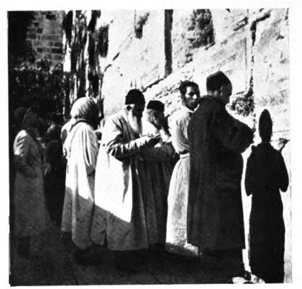 מחיצה בין נשים לגברים בכותל המערבי: היתה או לא היתה?