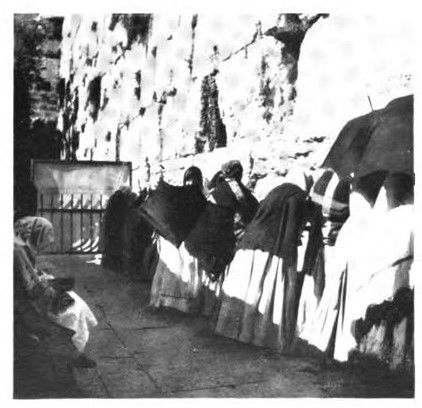 מחיצה בכותל. מאז ומתמיד