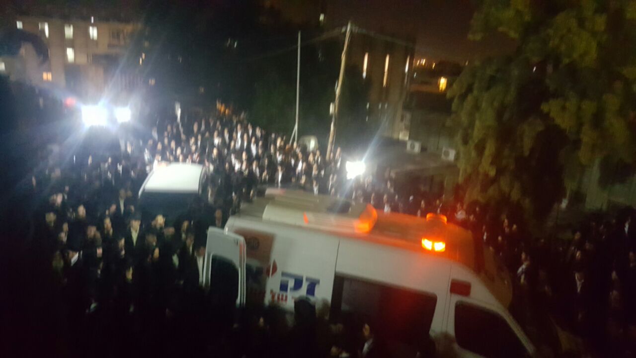 המונים ביכו בפוניבז' את ה"אבידה הגדולה"