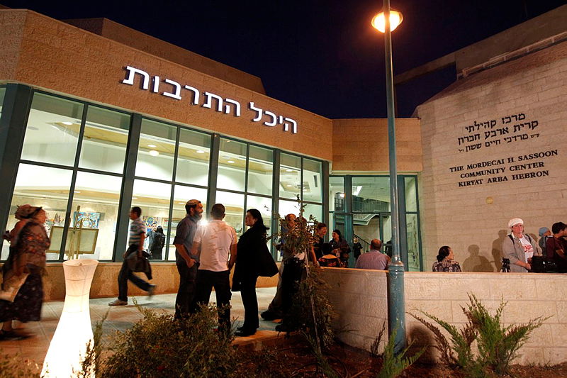 החרם נשבר? תיאטרון "הבימה" מופיע בקריית ארבע