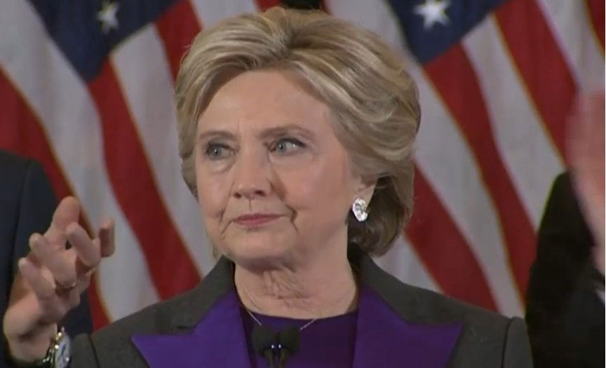 אמש, היא דמעה מעט. קלינטון