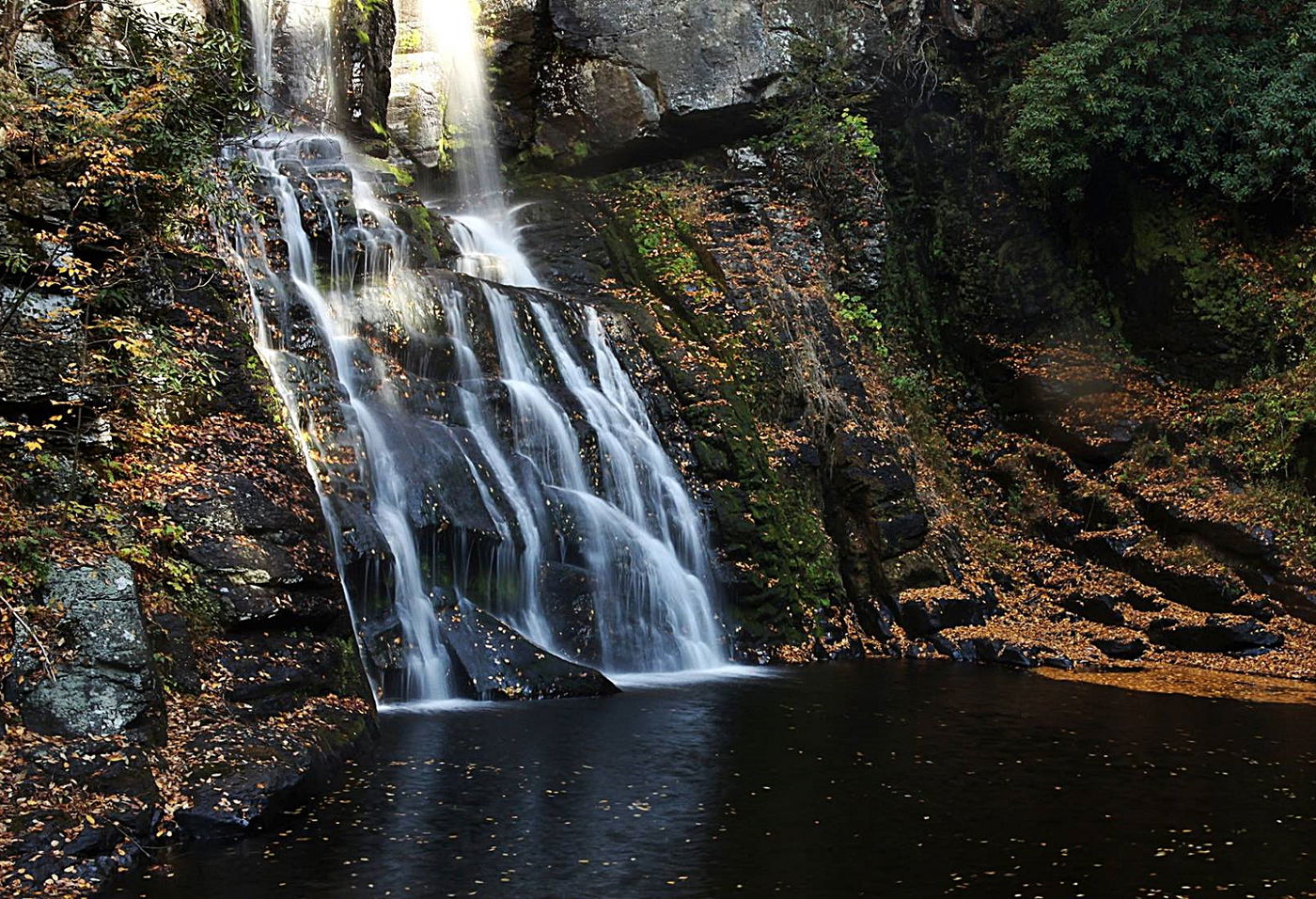 הרי הפוקונוס המרהיבים דרך עדשת מצלמה