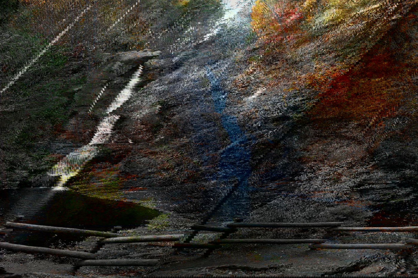 הרי הפוקונוס המרהיבים דרך עדשת מצלמה