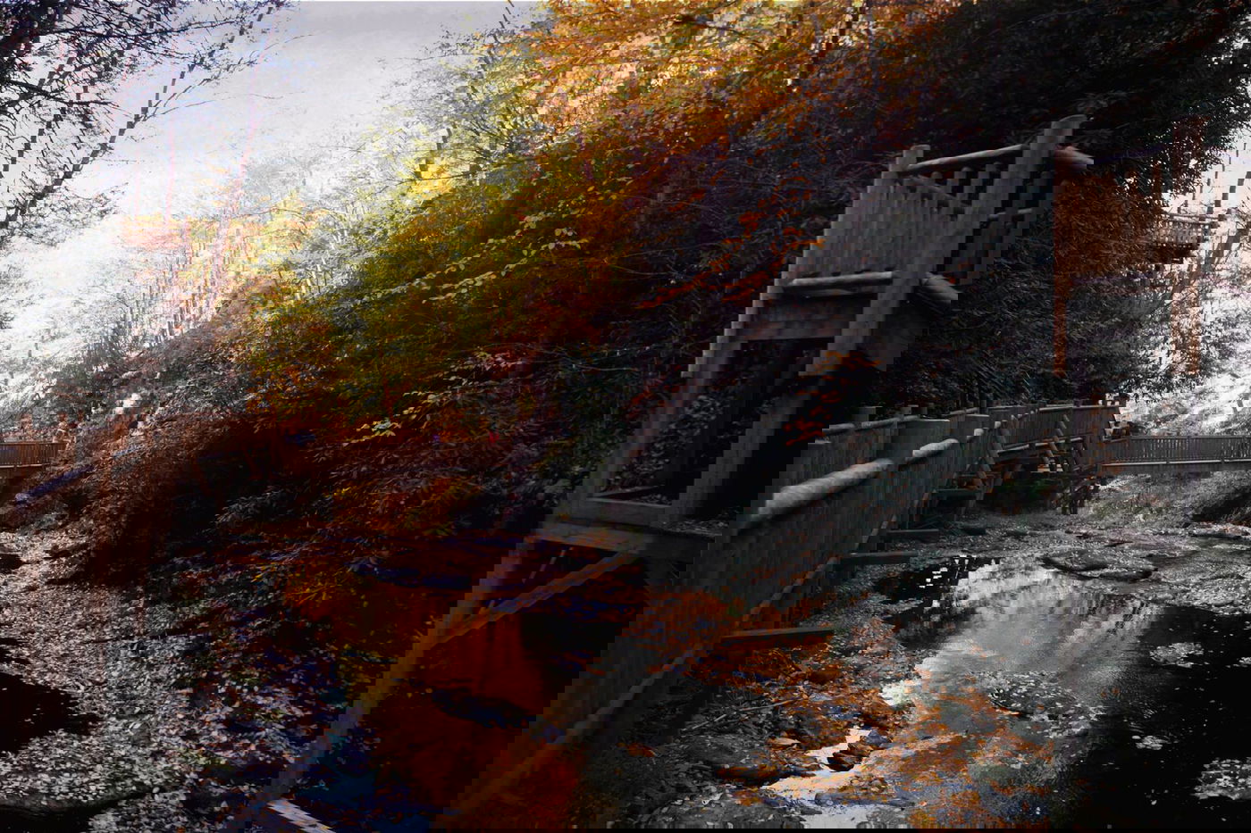 הרי הפוקונוס המרהיבים דרך עדשת מצלמה