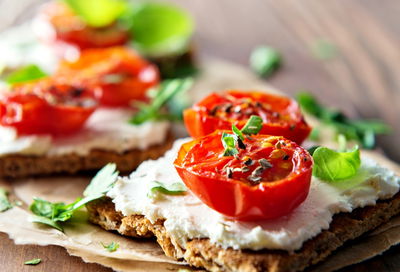 עגבניות שרי מסוכרות בטעם חמוץ-מתוק